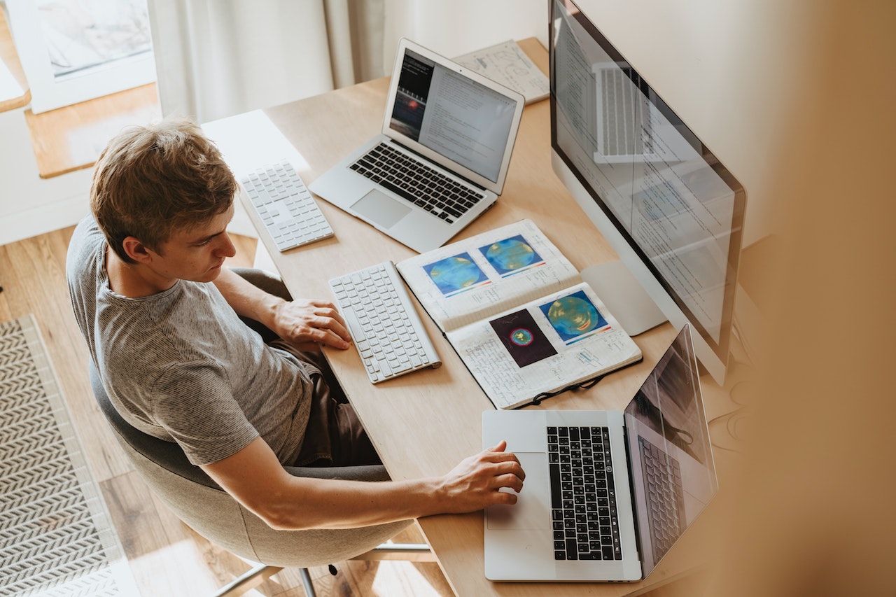 Photo by olia danilevich: https://www.pexels.com/photo/man-using-3-computers-4974914/