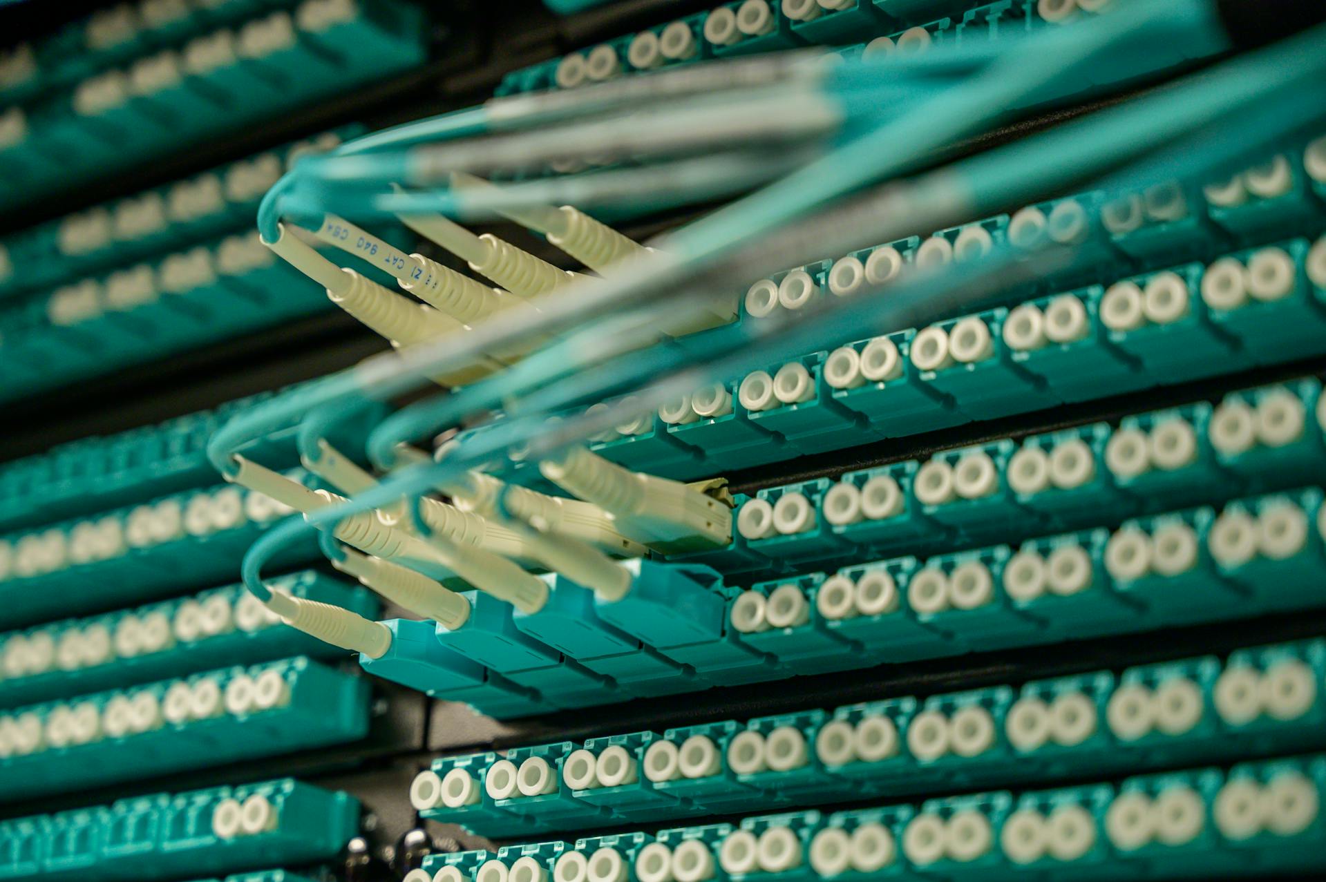 Photo by Brett Sayles: https://www.pexels.com/photo/blue-coated-wire-2420212/
