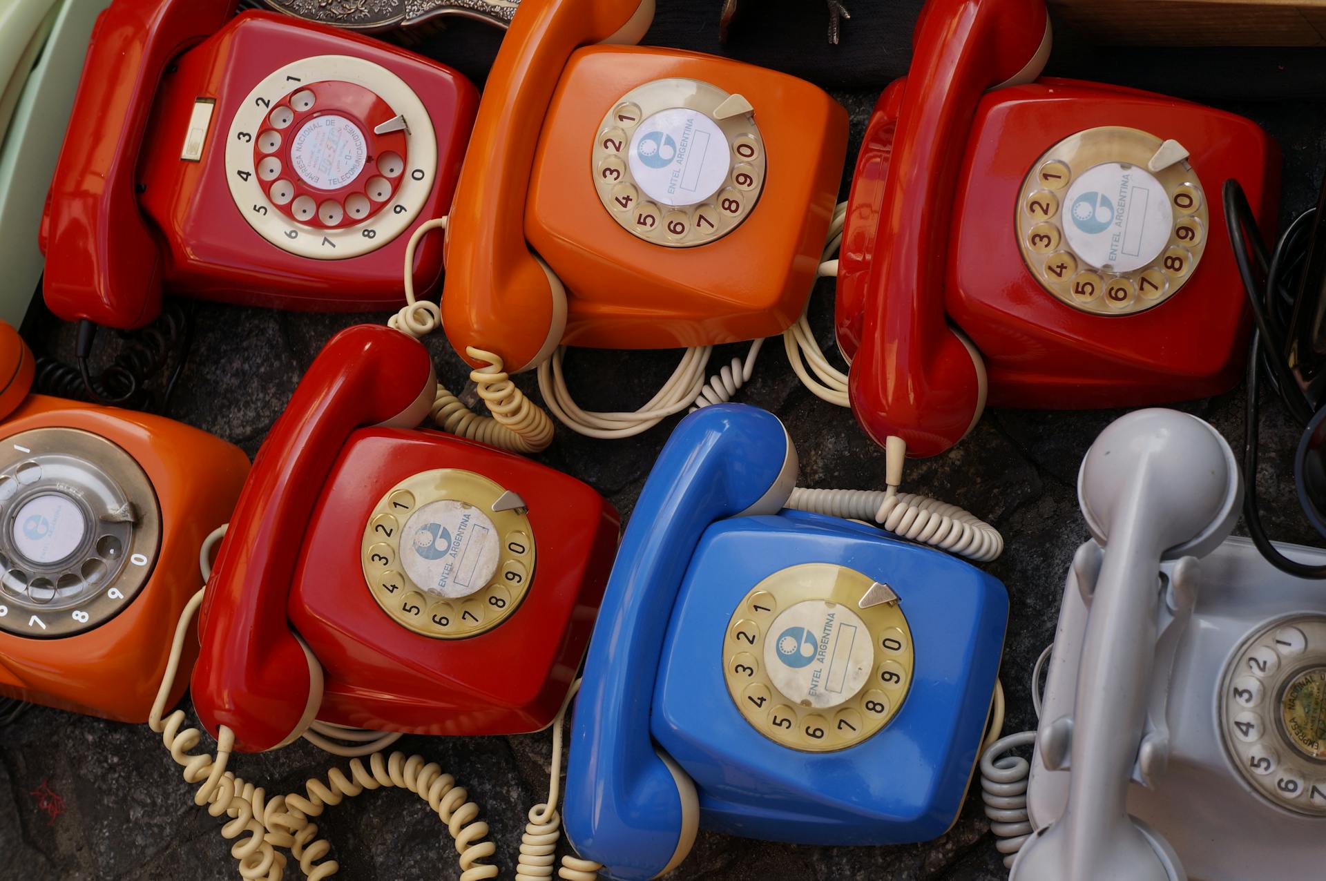 Photo by Bruno Cantuária: https://www.pexels.com/photo/seven-assorted-colored-rotary-telephones-774448/